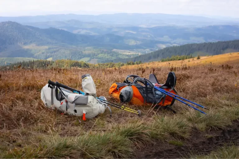 backpacking-packs-in-the-mountains